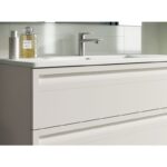 Conjunto mueble de baño con lavabo sobre encimera de microtec Marina Avila Dos detalle 3