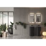 Espejo de baño con luz LED con repisa y cargador para móvil Concept Ledimex ambiente 6