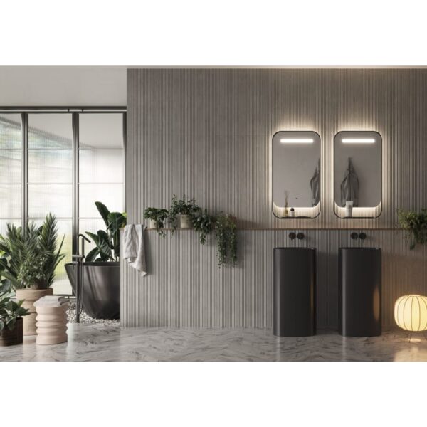 Espejo de baño con luz LED con repisa y cargador para móvil Concept Ledimex ambiente 6